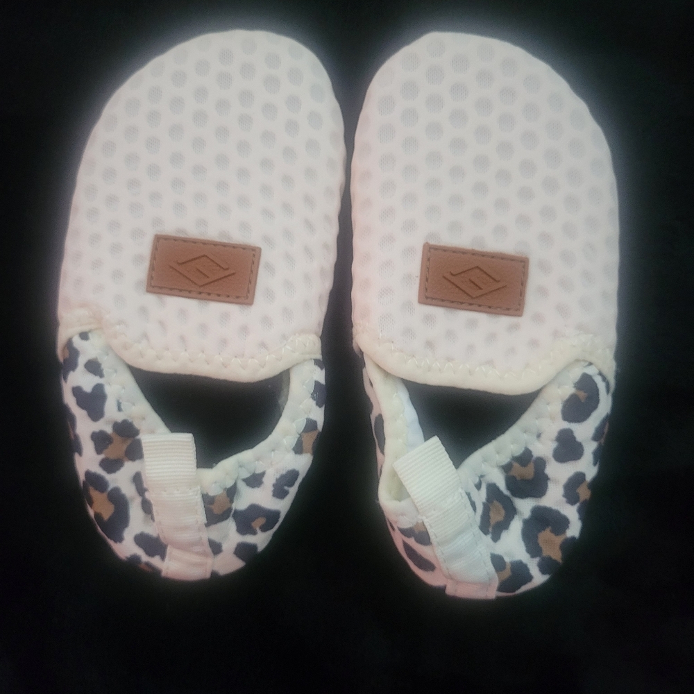 Nuby Snekz Rubber Soles Toddler sz 8/8.5
